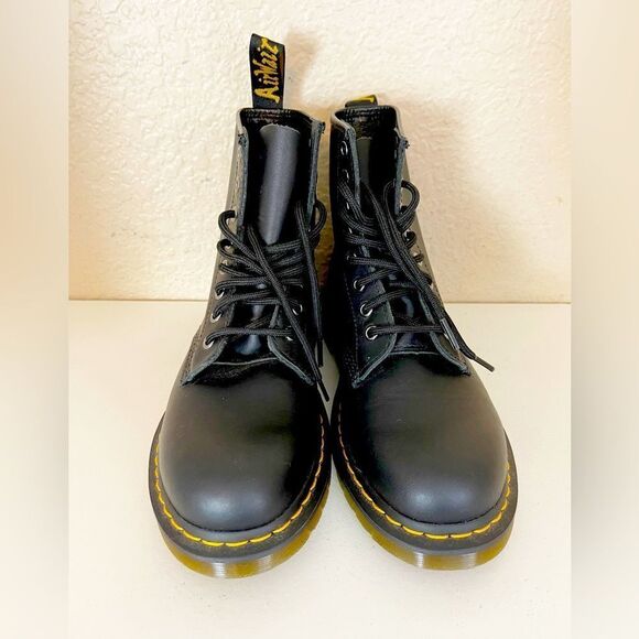 Doc Marten 1460’s Black Leather moto combat biker Boot 8 eyelet M7/W9. Unisex - Picture 4 of 13